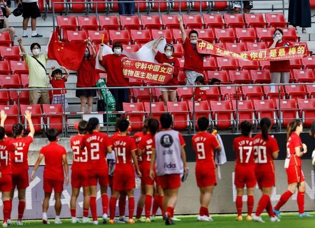 纳瓦斯在皇马效力了五个赛季，他赢得了三座欧冠、四座世俱杯、三座欧洲超级杯和一座联赛冠军，他为皇马出场了162场比赛，只丢了159个球，总计出场14700分钟。